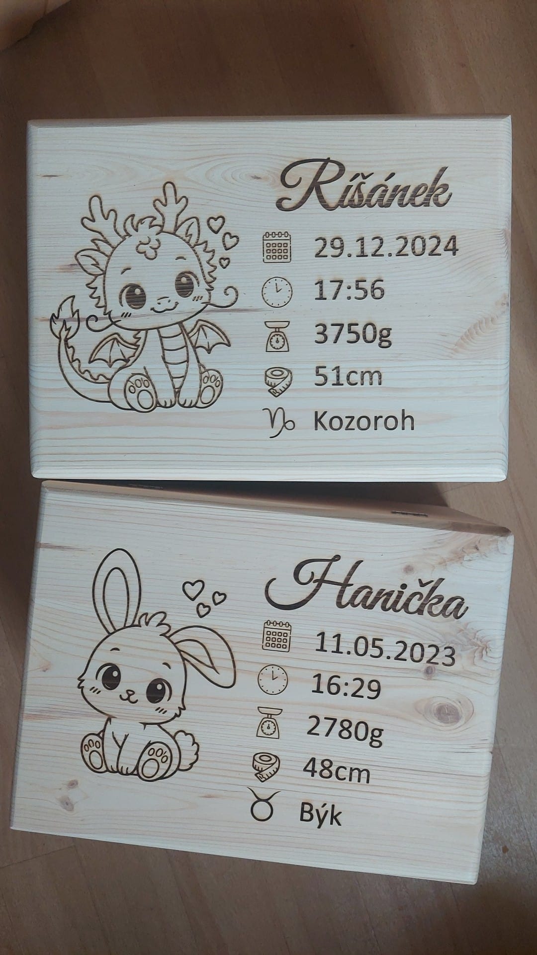 Dřevěné vzpomínkové bedýnky pro Říšánka a Haničku